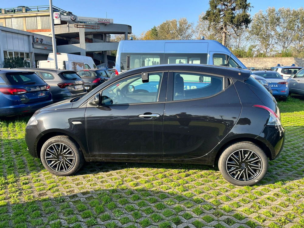 Lancia Ypsilon nuova a Milano (3)