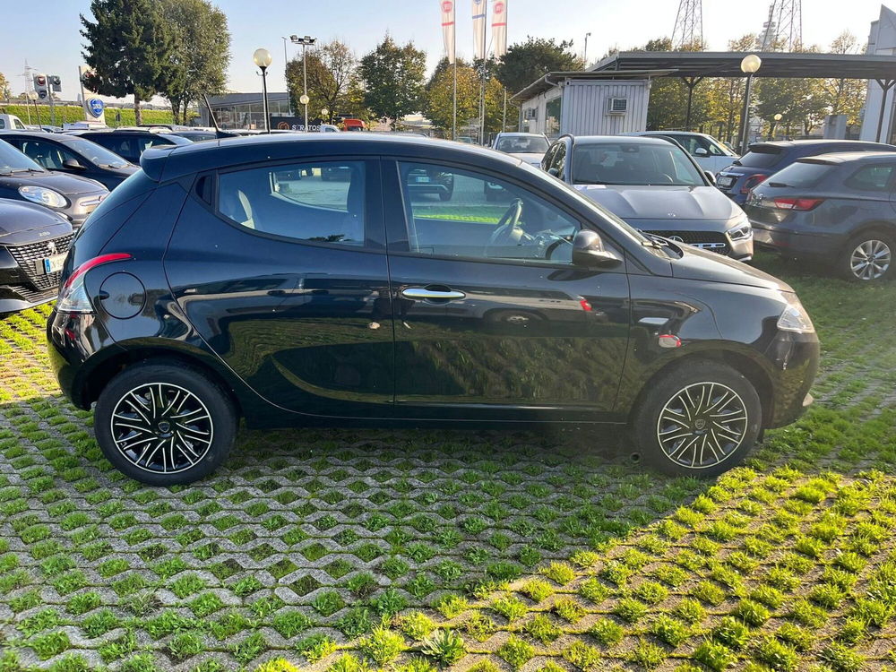 Lancia Ypsilon nuova a Milano (4)