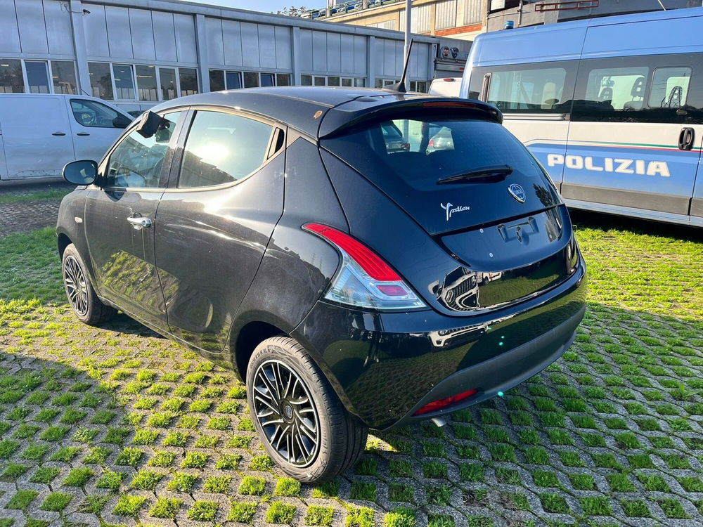 Lancia Ypsilon nuova a Milano (5)