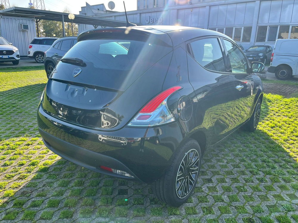 Lancia Ypsilon nuova a Milano (6)