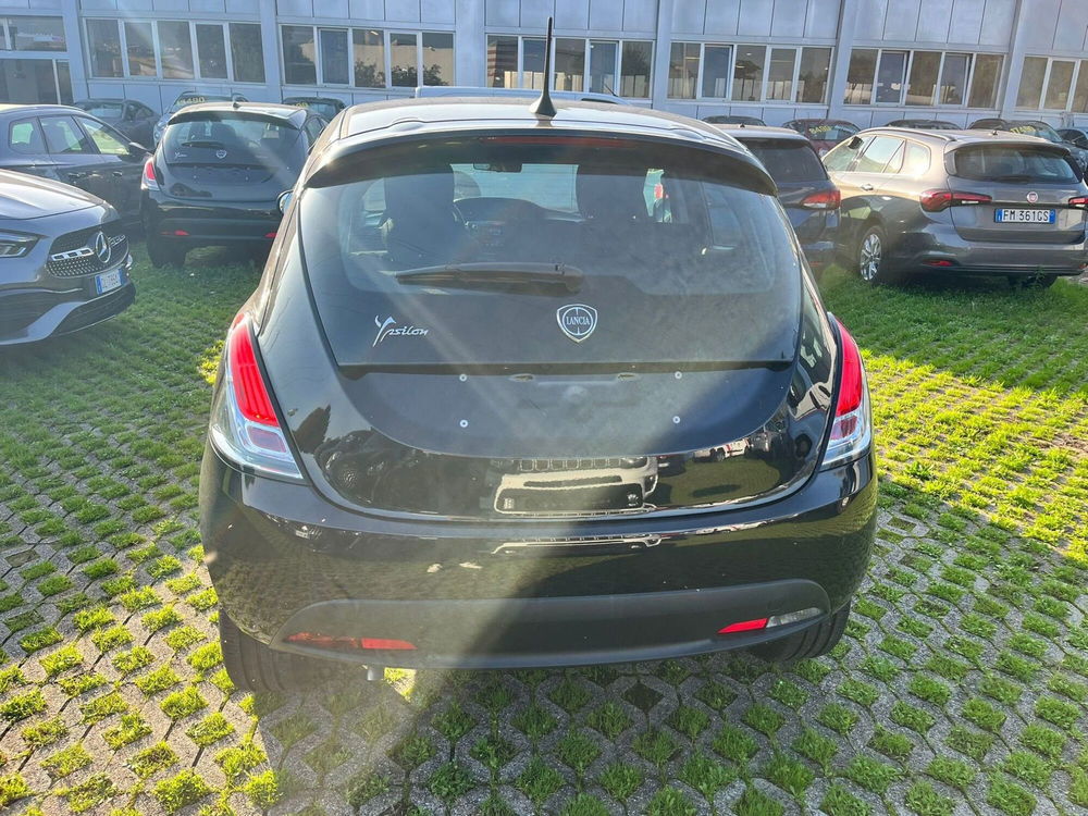 Lancia Ypsilon nuova a Milano (7)