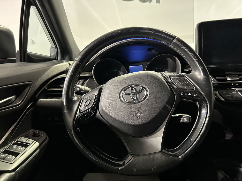 Toyota Toyota C-HR usata a Milano (10)