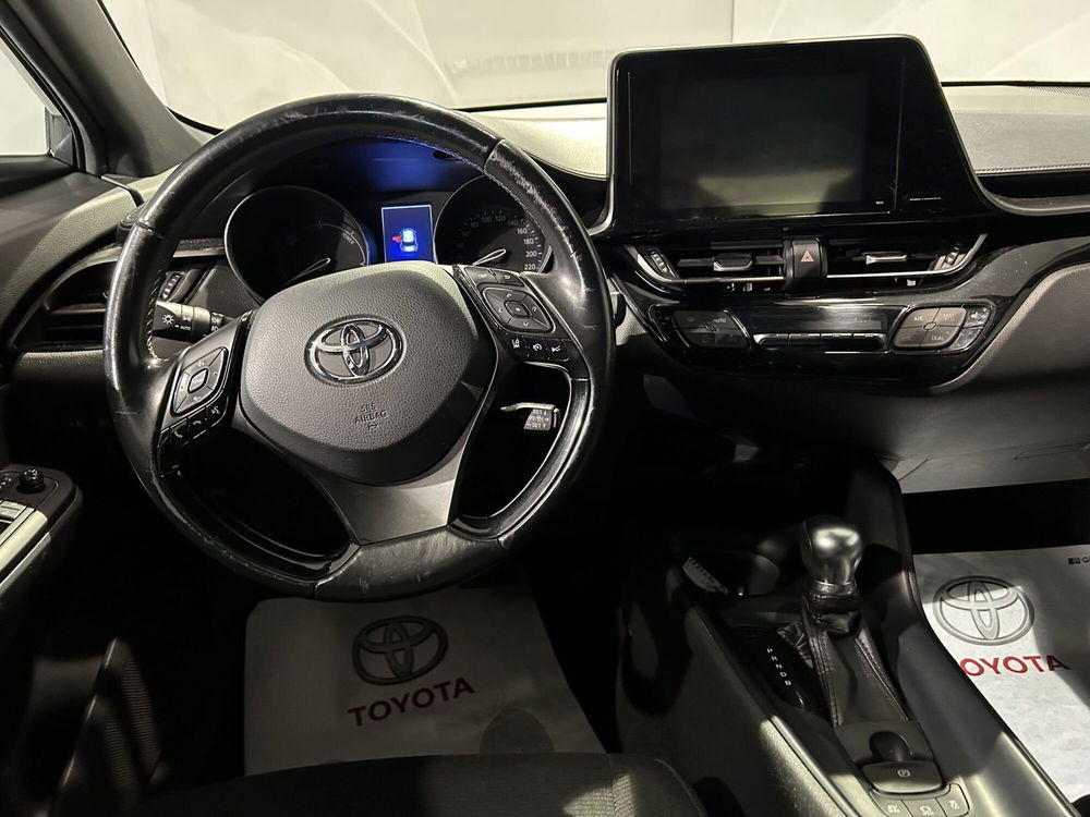 Toyota Toyota C-HR usata a Milano (9)