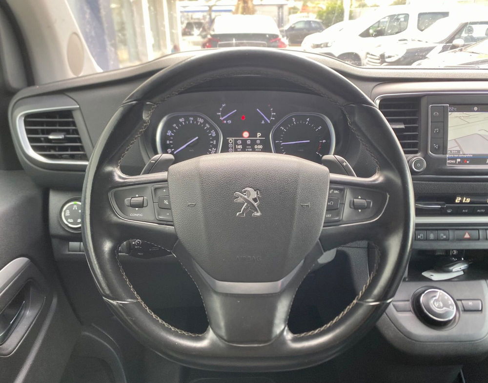 Peugeot Traveller usata a Bari (19)