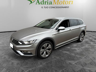 Volkswagen Passat Variant 2.0 TDI 190 CV 4MOTION DSG Highline BMT  del 2016 usata a Pordenone