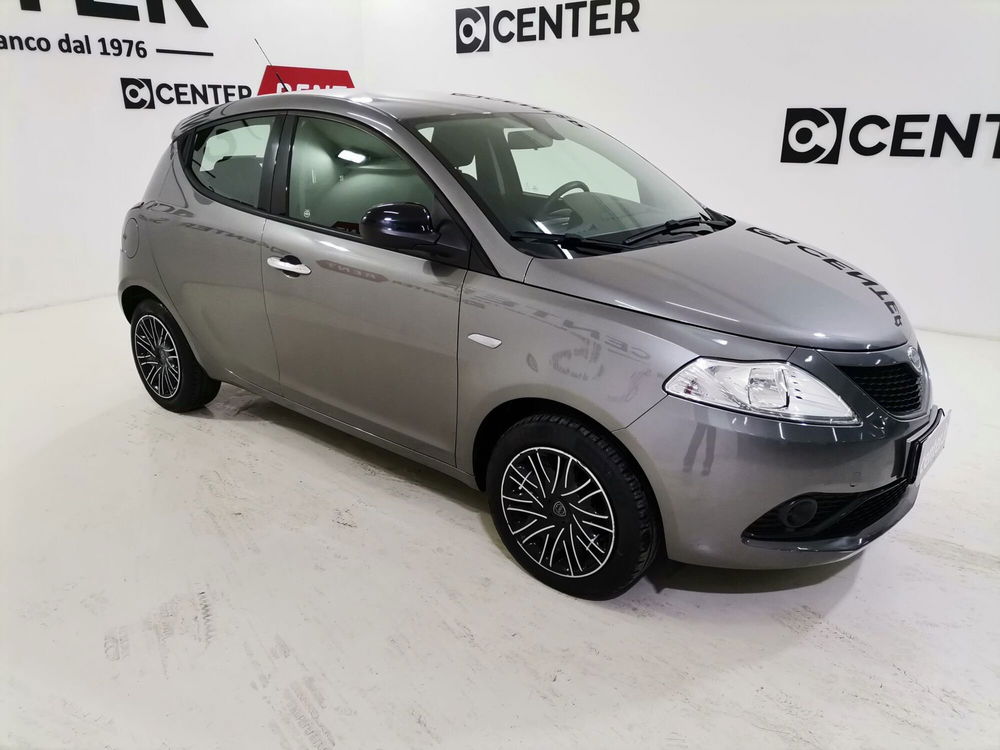 Lancia Ypsilon usata a Salerno (3)