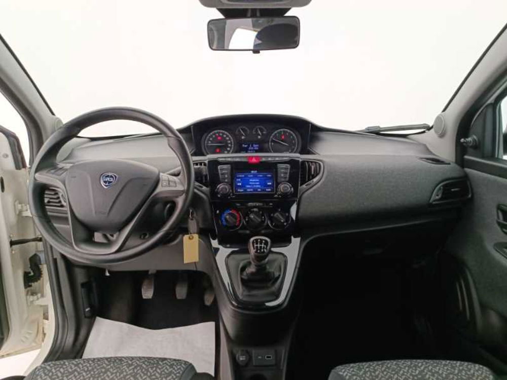 Lancia Ypsilon usata a Treviso (9)