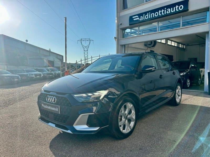 Audi A1 citycarver 35 TFSI Admired  del 2021 usata a Empoli