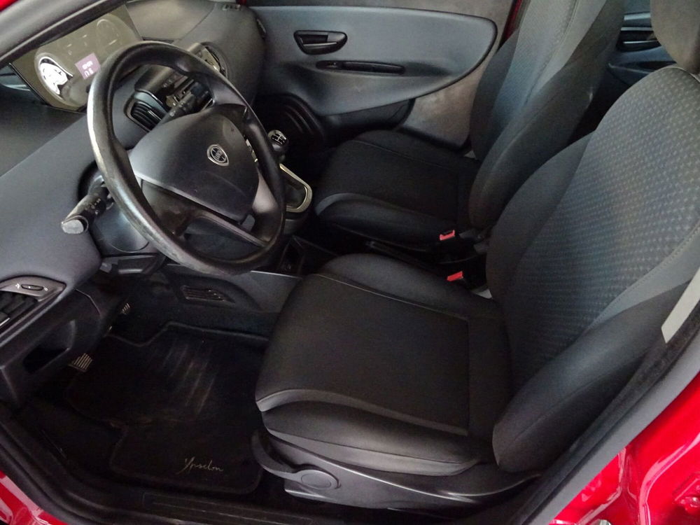 Lancia Ypsilon usata a Lucca (10)