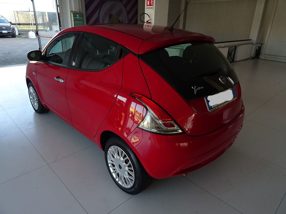 Lancia Ypsilon usata a Lucca (3)