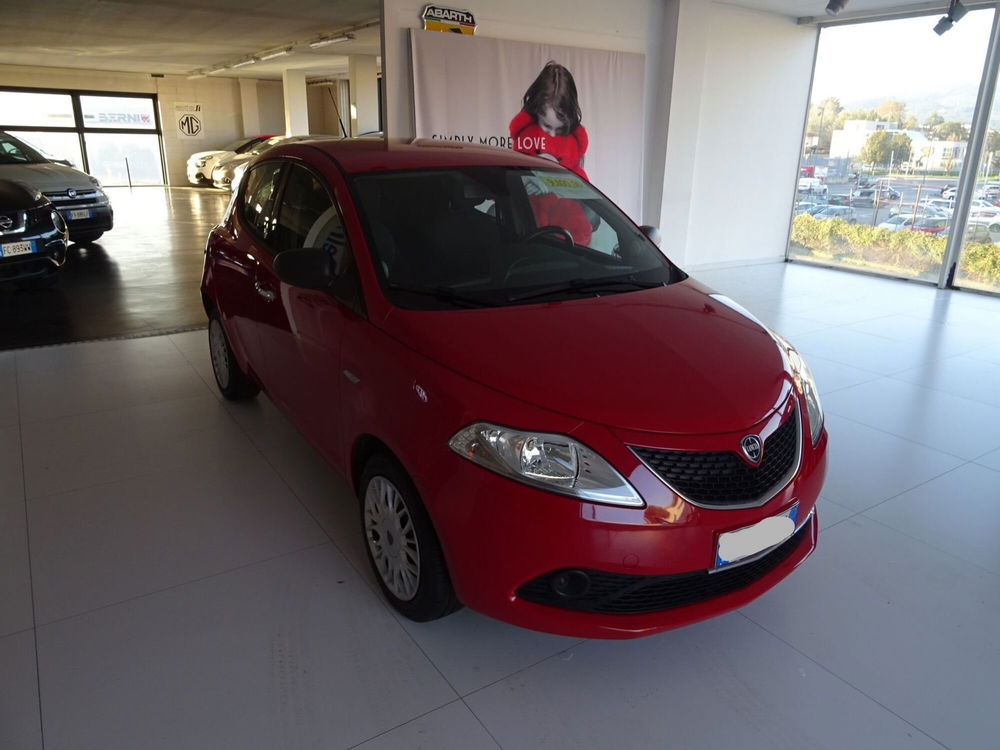 Lancia Ypsilon usata a Lucca (7)