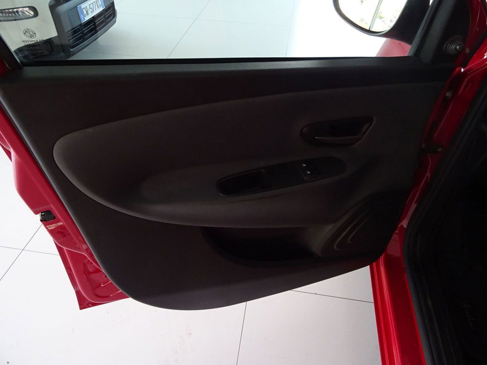 Lancia Ypsilon usata a Lucca (9)