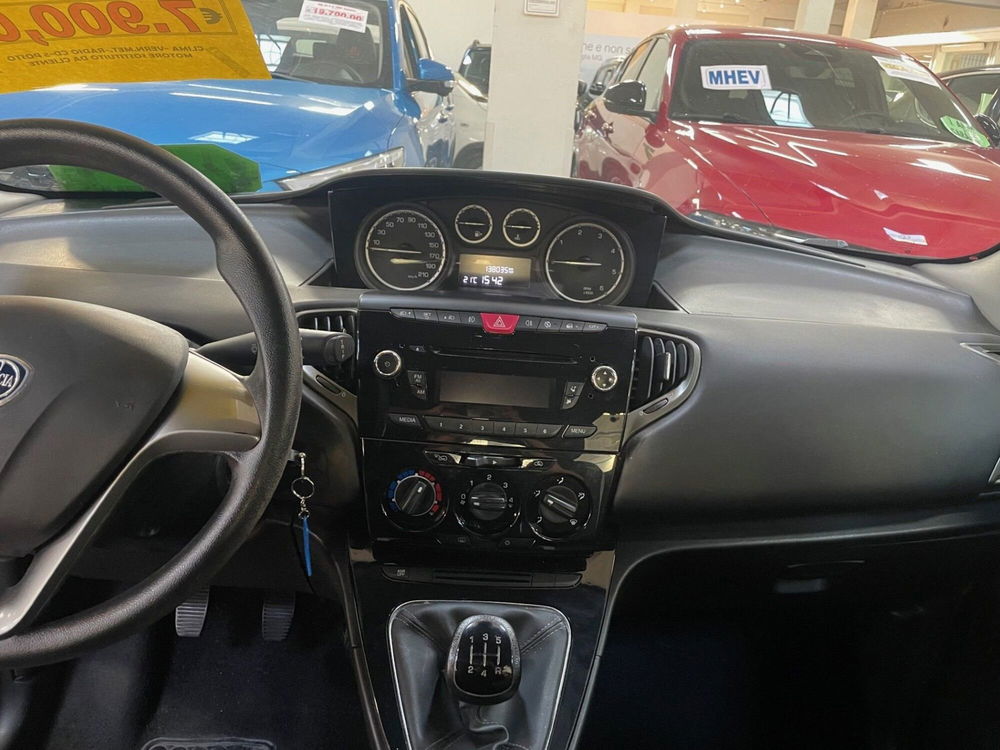 Lancia Ypsilon usata a Lucca (10)