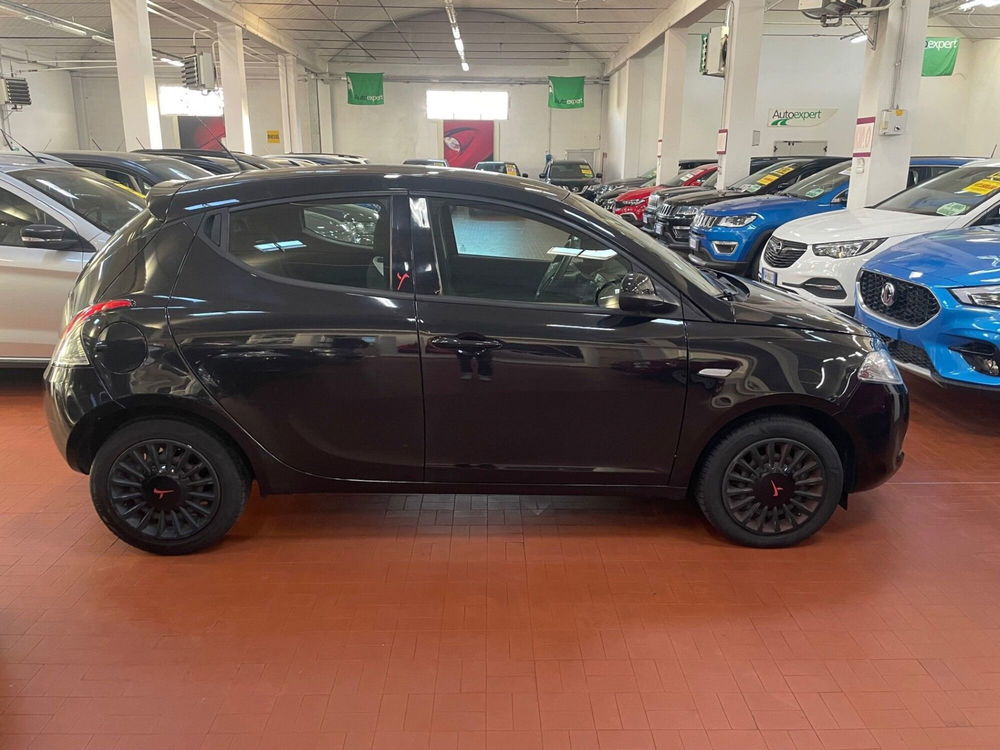 Lancia Ypsilon usata a Lucca (4)