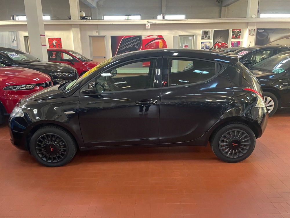 Lancia Ypsilon usata a Lucca (7)