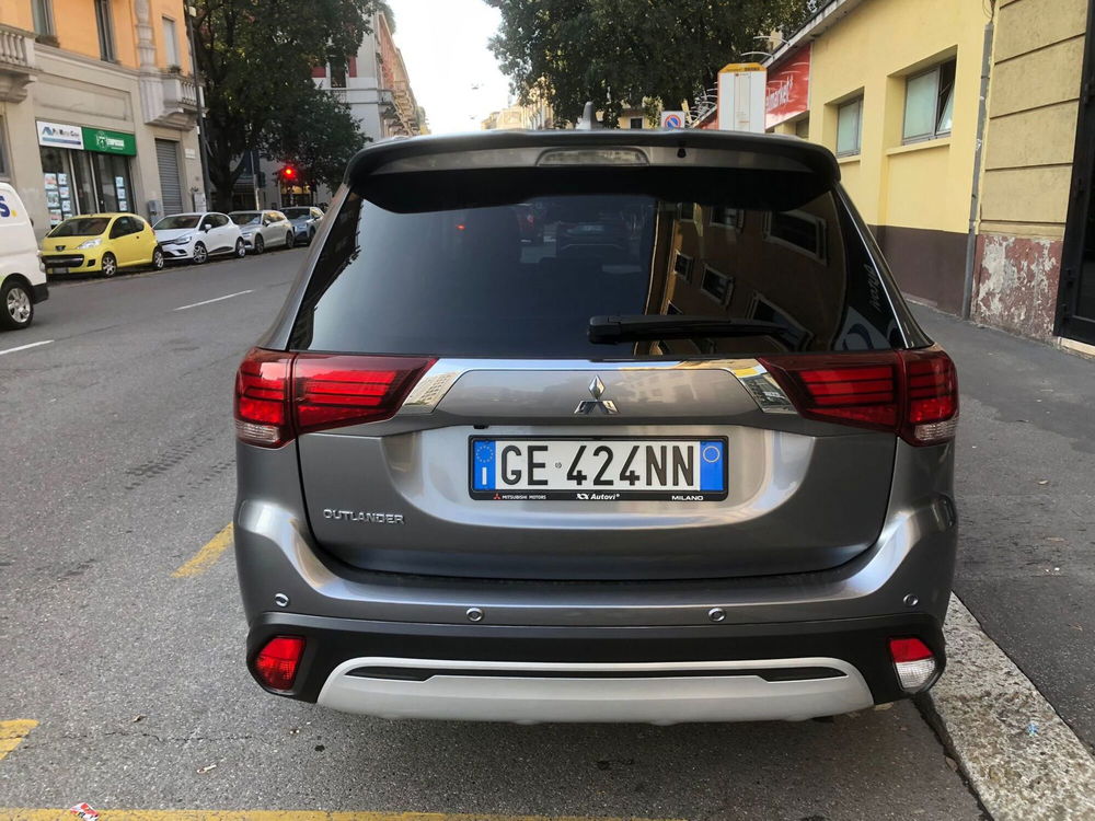 Mitsubishi Outlander usata a Milano (3)