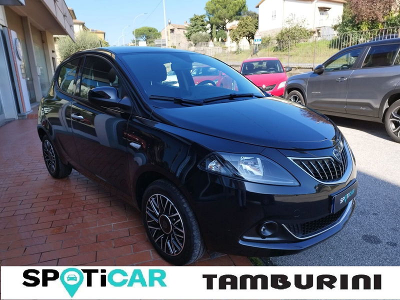 Lancia Ypsilon 1.0 FireFly 5 porte S&amp;S Hybrid Ecochic Silver  del 2024 usata a Cortona