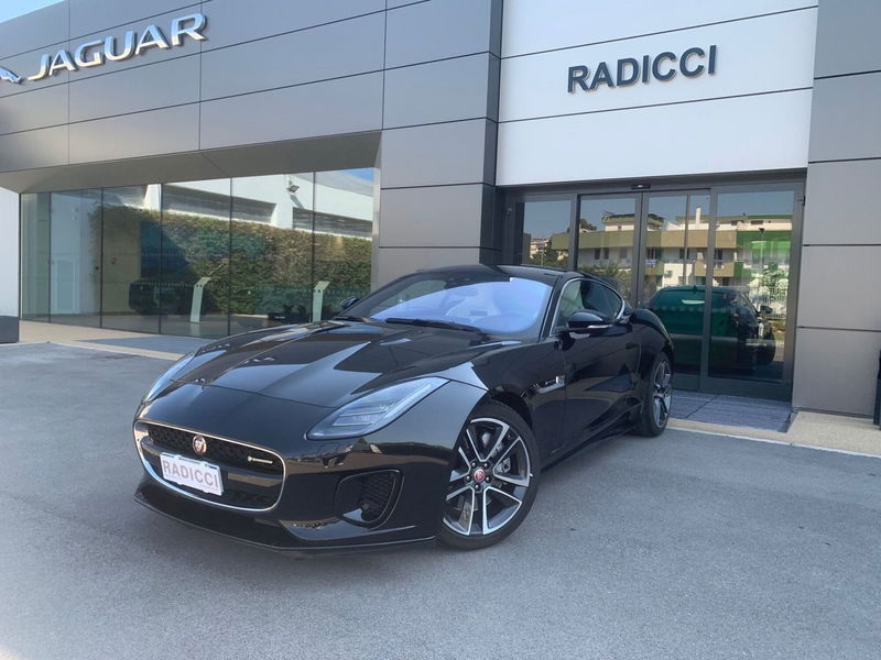 Jaguar F-Type Coup&eacute; 2.0 aut. Coup&eacute; R-Dynamic Black del 2018 usata a Bari