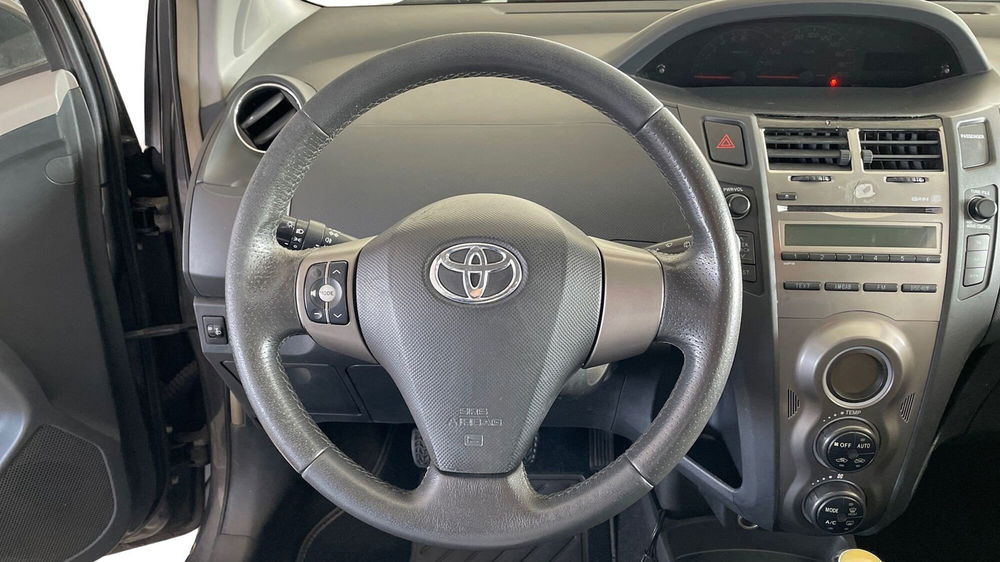 Toyota Yaris usata a Varese (12)