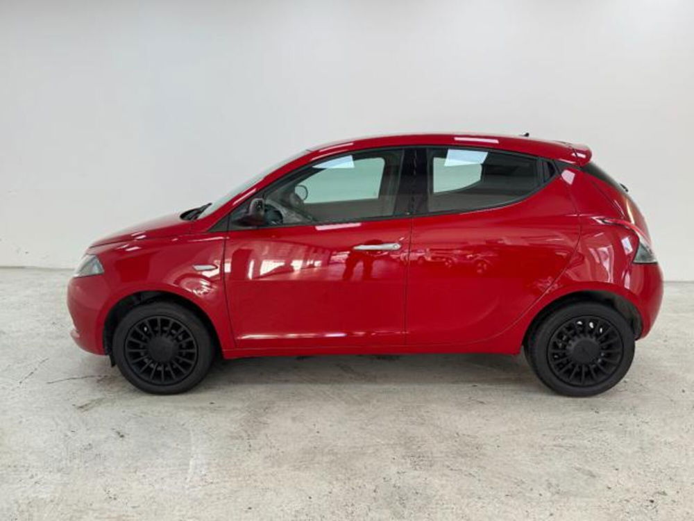 Lancia Ypsilon usata a Como (8)