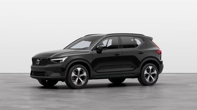 Volvo XC40 B3 automatico Plus Dark  nuova a Como