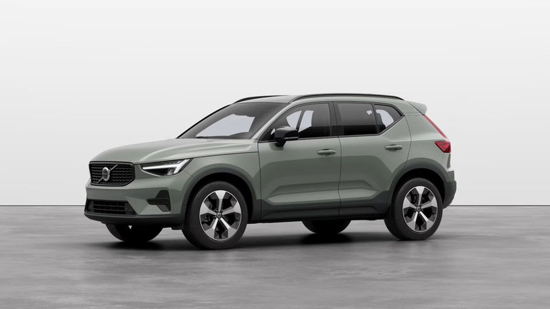 Volvo XC40 B3 automatico Plus Dark  nuova a Como