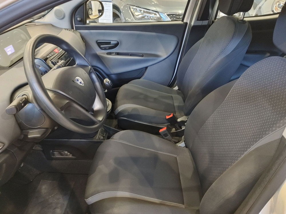 Lancia Ypsilon usata a Vercelli (9)