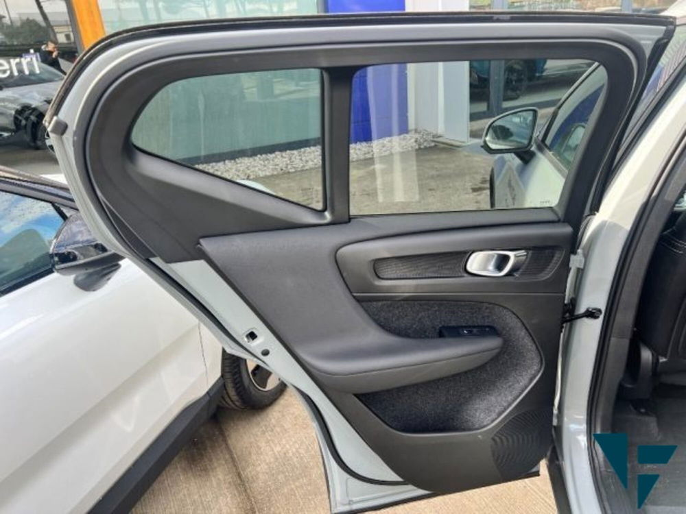 Volvo XC40 nuova a Udine (12)