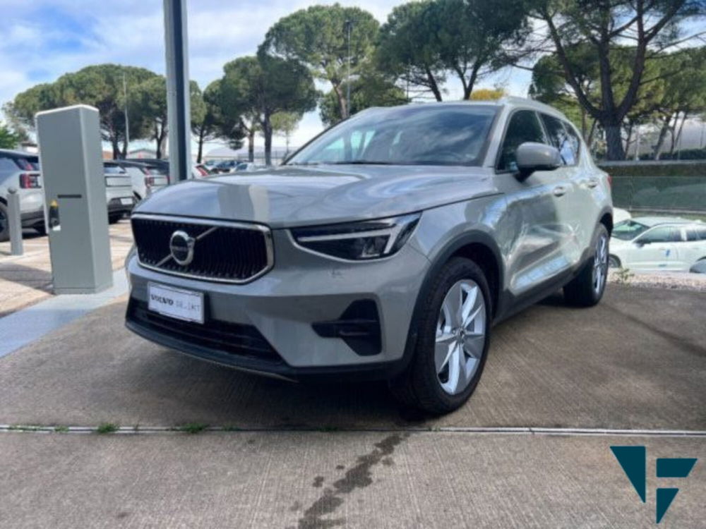 Volvo XC40 nuova a Udine (2)