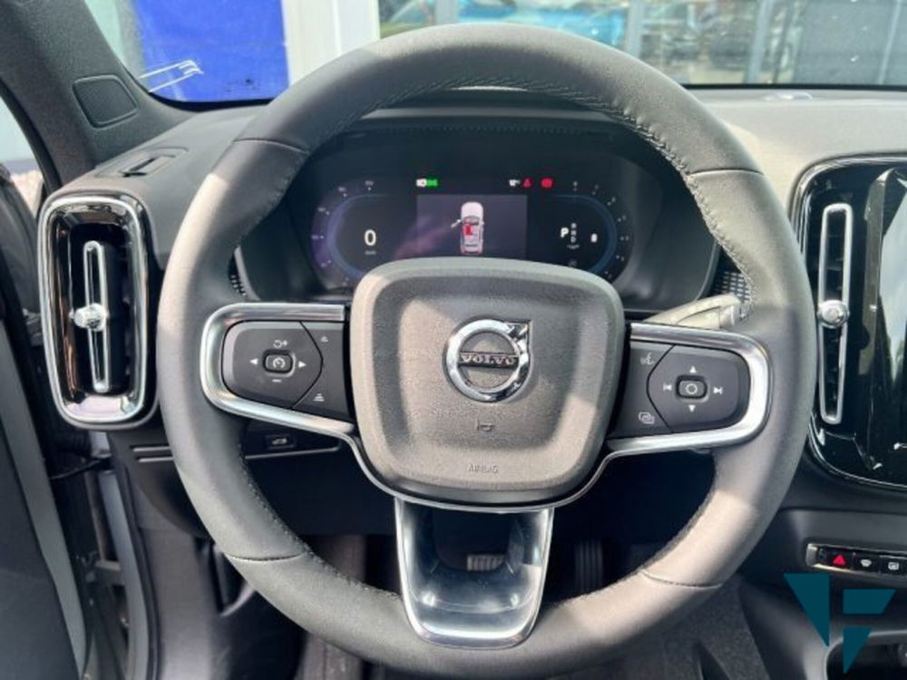 Volvo XC40 nuova a Udine (8)