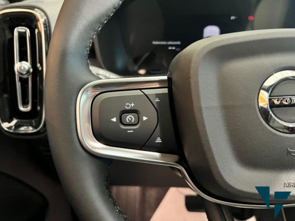 Volvo XC40 nuova a Udine (12)