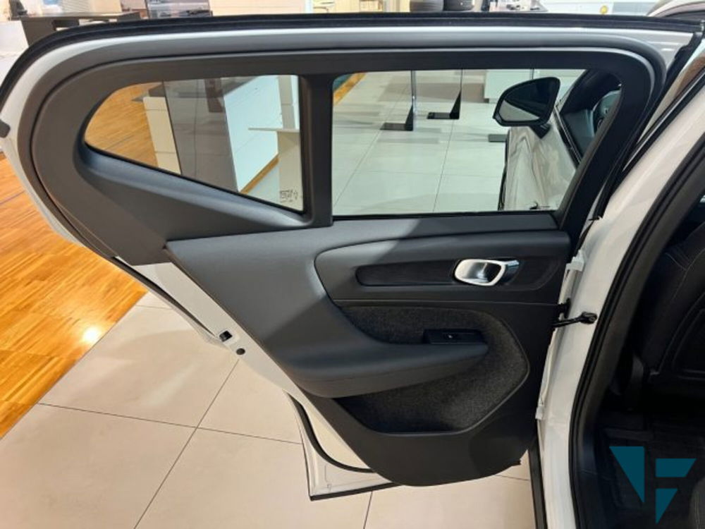 Volvo XC40 nuova a Udine (17)