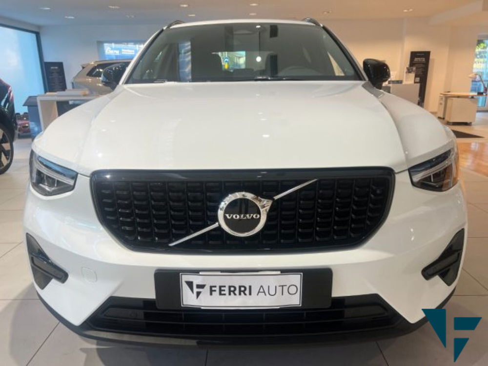 Volvo XC40 nuova a Udine (3)