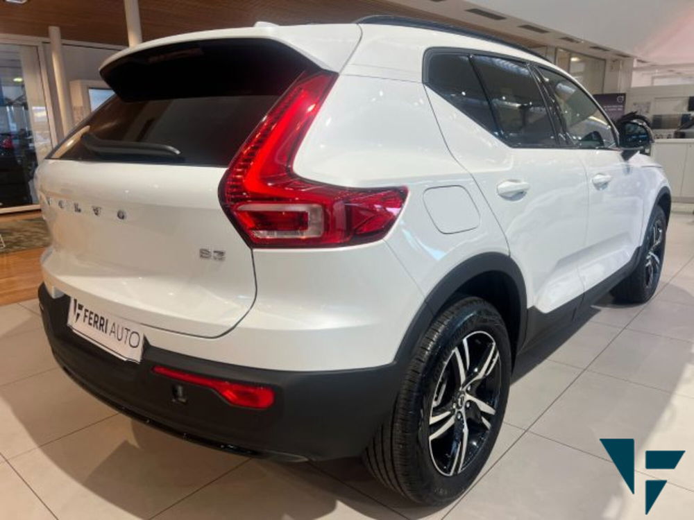 Volvo XC40 nuova a Udine (5)