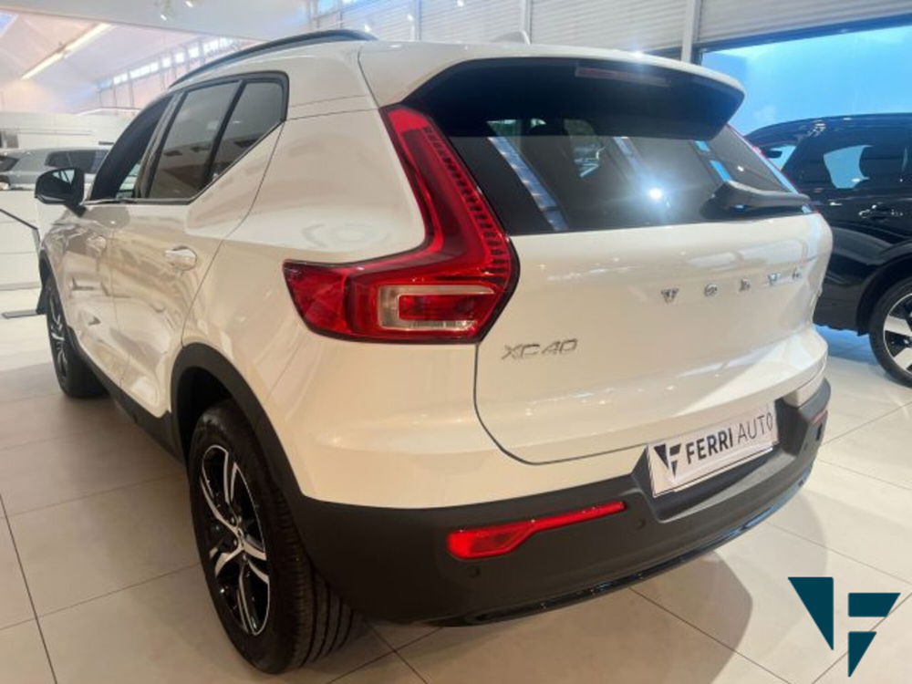 Volvo XC40 nuova a Udine (7)