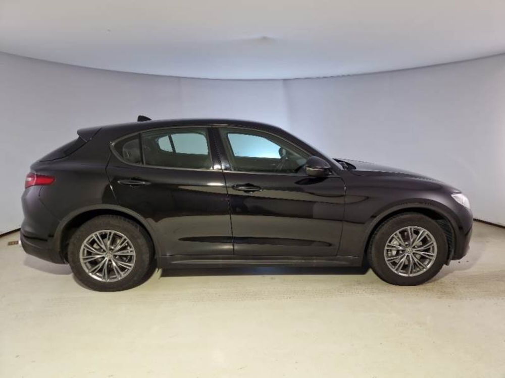 Alfa Romeo Stelvio usata a Salerno (4)