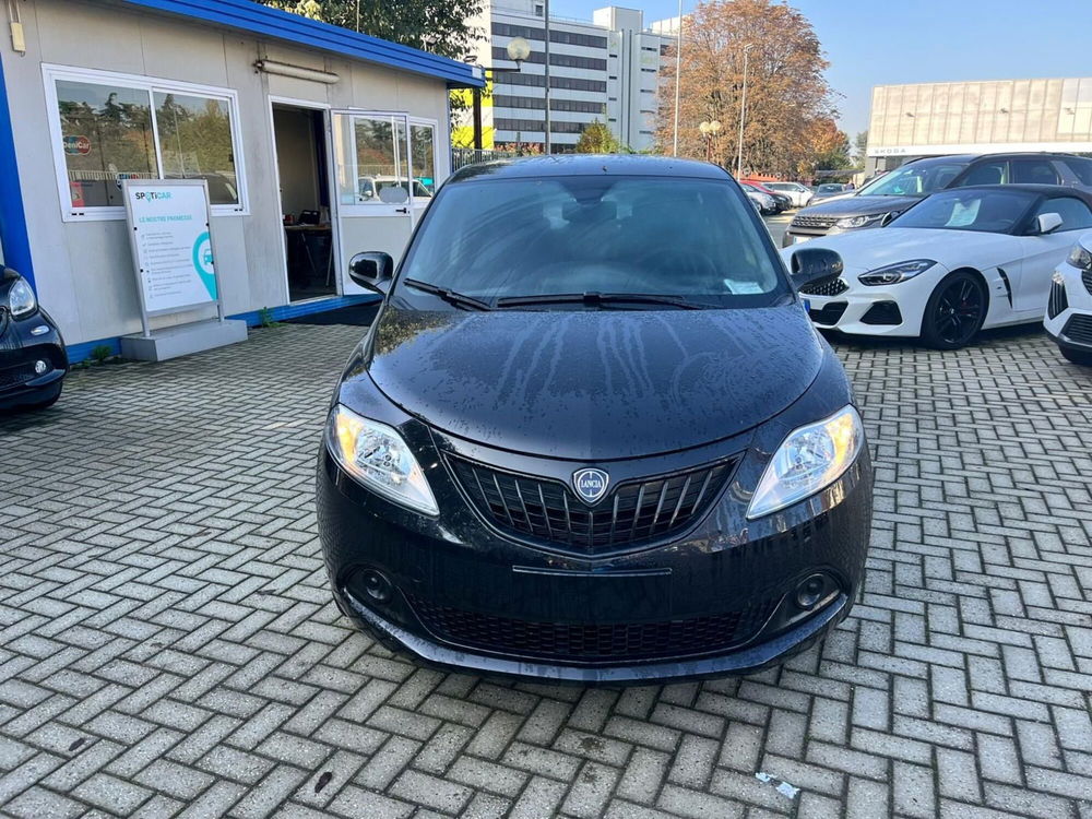 Lancia Ypsilon nuova a Milano (2)