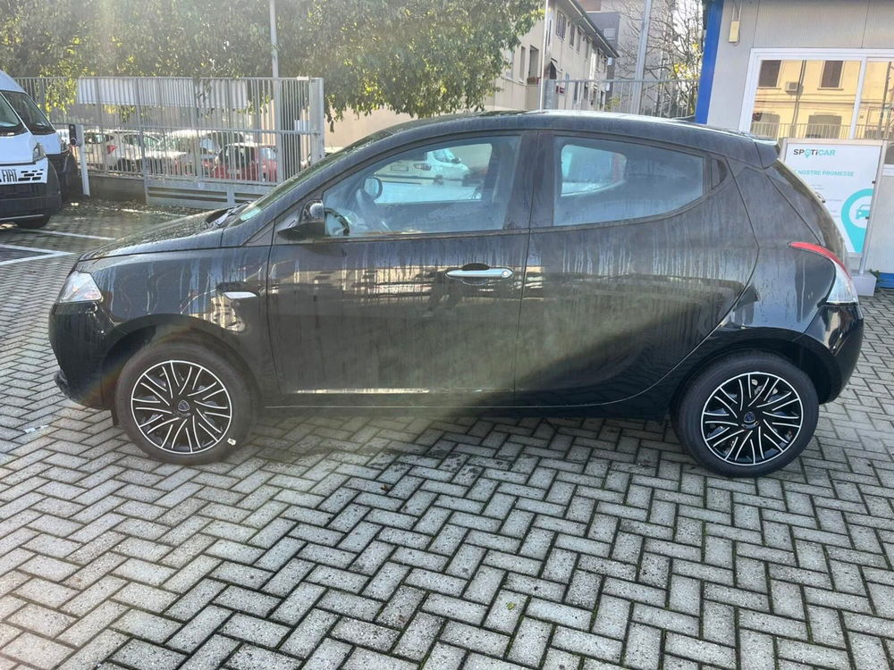 Lancia Ypsilon nuova a Milano (4)