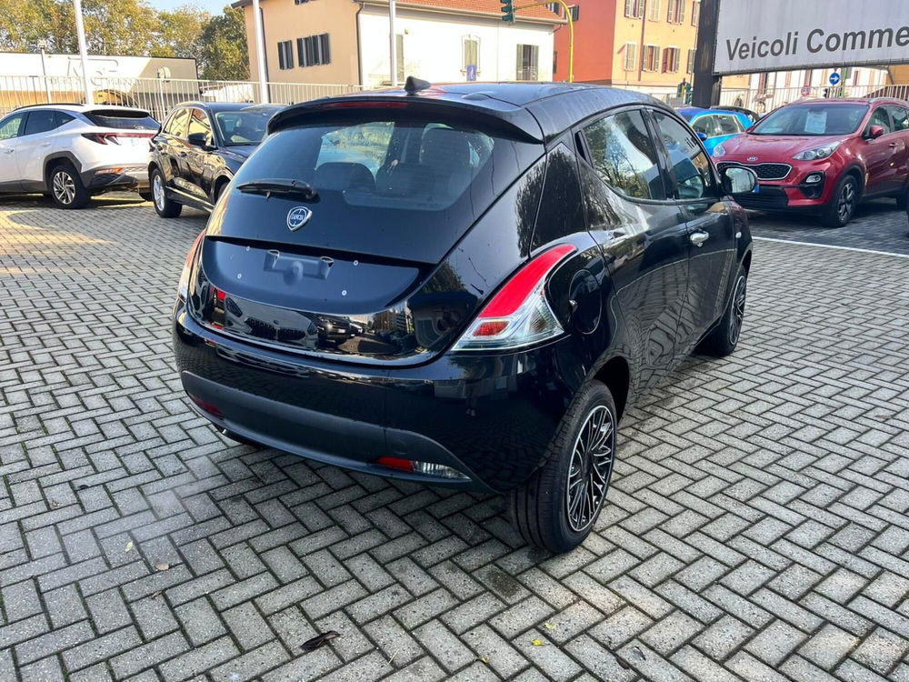 Lancia Ypsilon nuova a Milano (7)