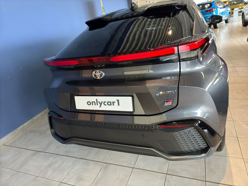 Toyota Toyota C-HR nuova a Ferrara (4)