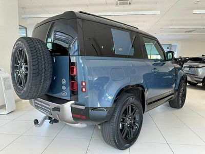 Land Rover Defender 90 3.0d i6 mhev X-Dynamic SE awd 250cv auto del 2021 usata a Varese