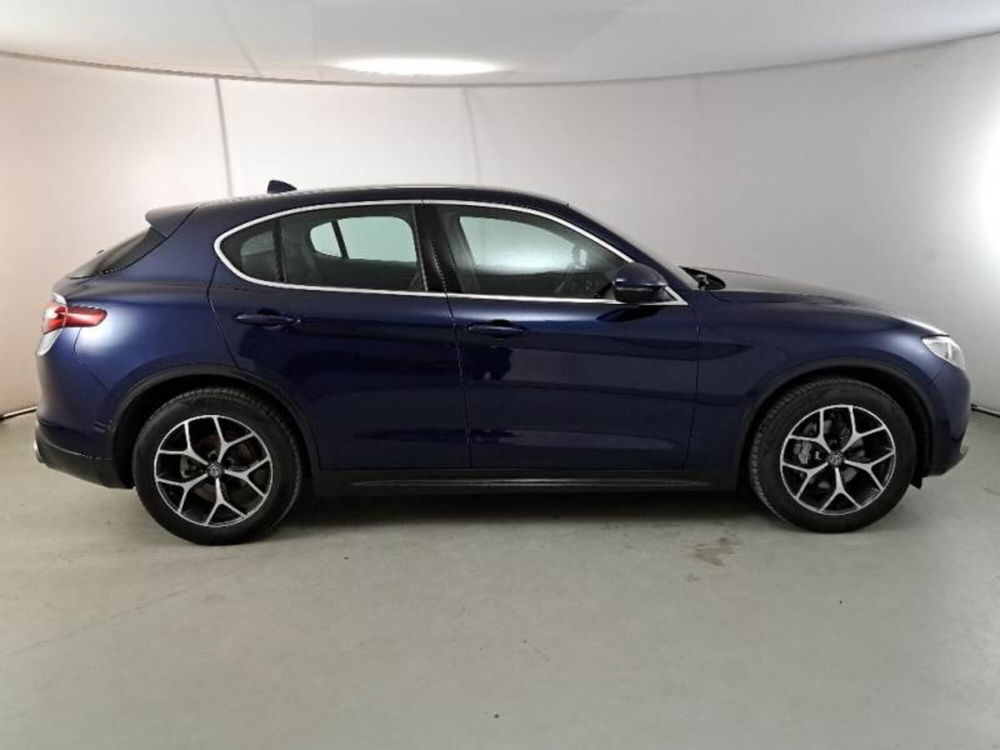 Alfa Romeo Stelvio usata a Salerno (4)