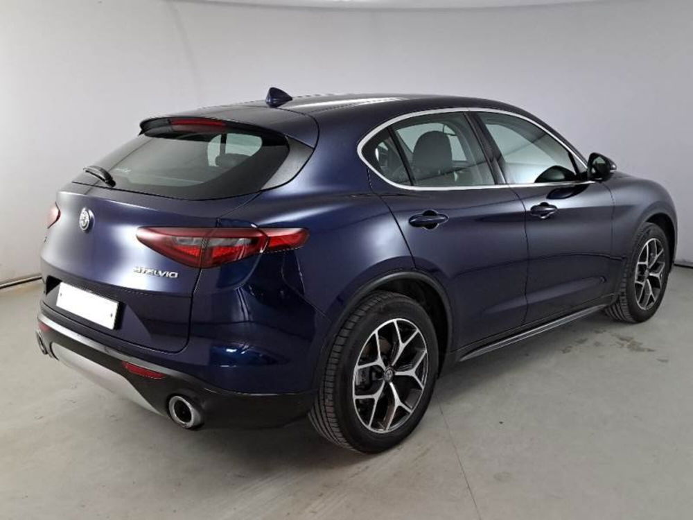 Alfa Romeo Stelvio usata a Salerno (5)