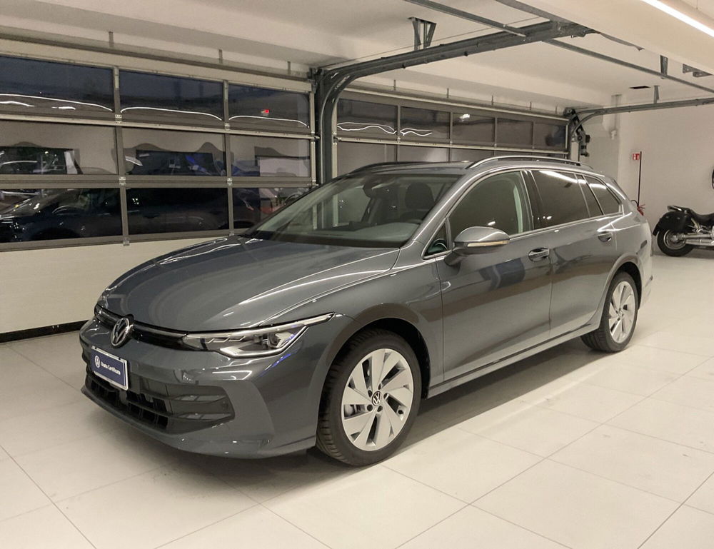 Volkswagen Golf Variant nuova a Salerno