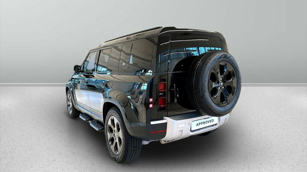 Land Rover Defender nuova a Varese (12)