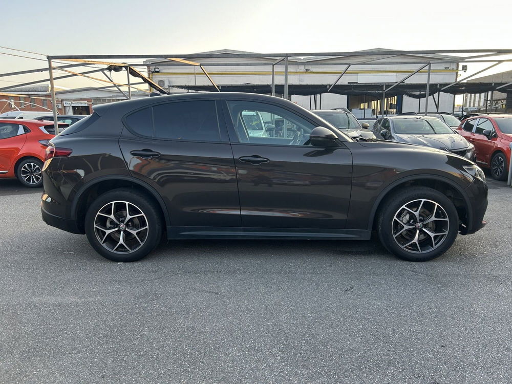 Alfa Romeo Stelvio usata a Torino (4)