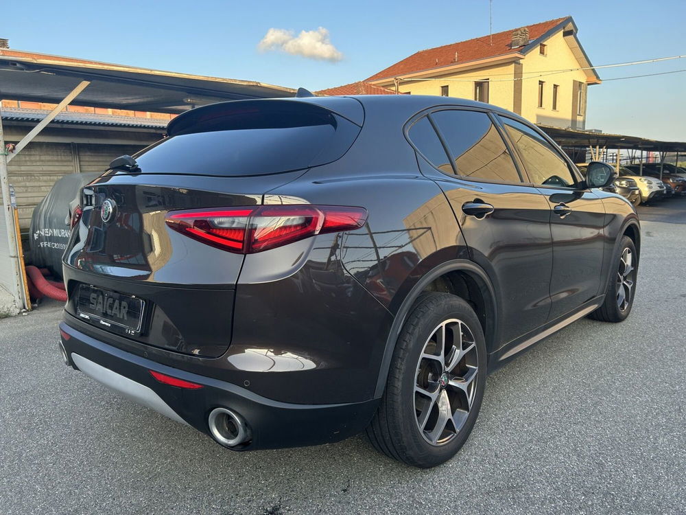 Alfa Romeo Stelvio usata a Torino (5)