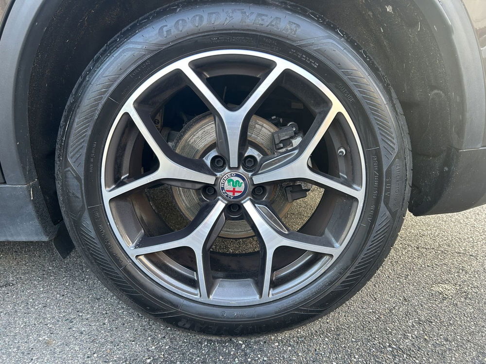 Alfa Romeo Stelvio usata a Torino (9)