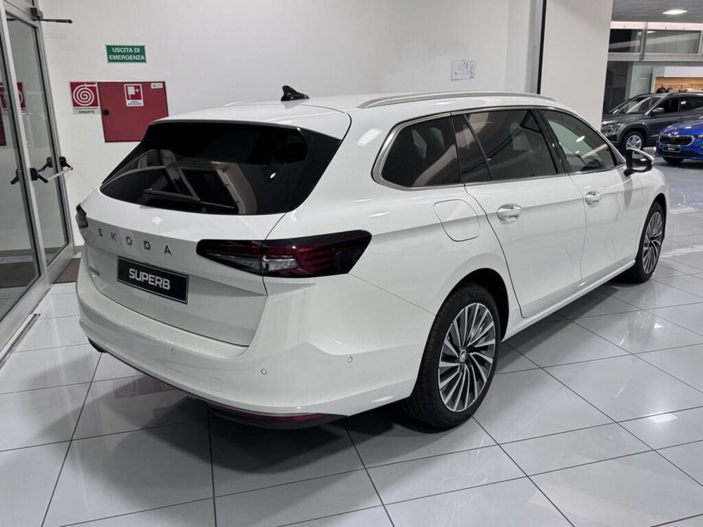 Skoda Superb Station Wagon nuova a Padova (2)