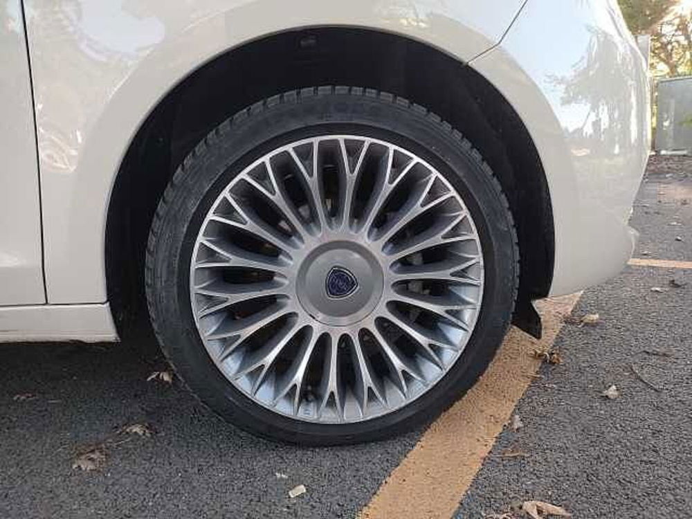 Lancia Ypsilon usata a Perugia (11)